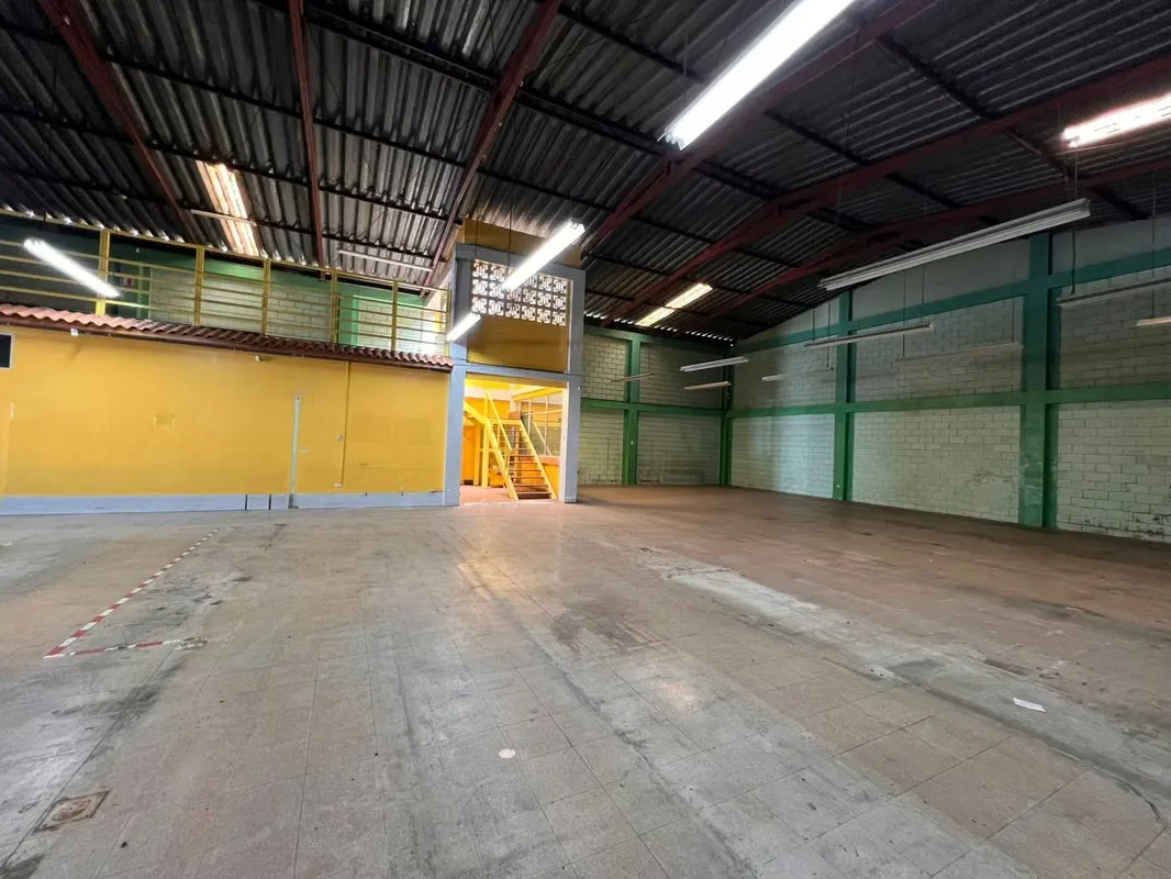 Commercial Space/Warehouse Available for Rent in Downtown Cartago