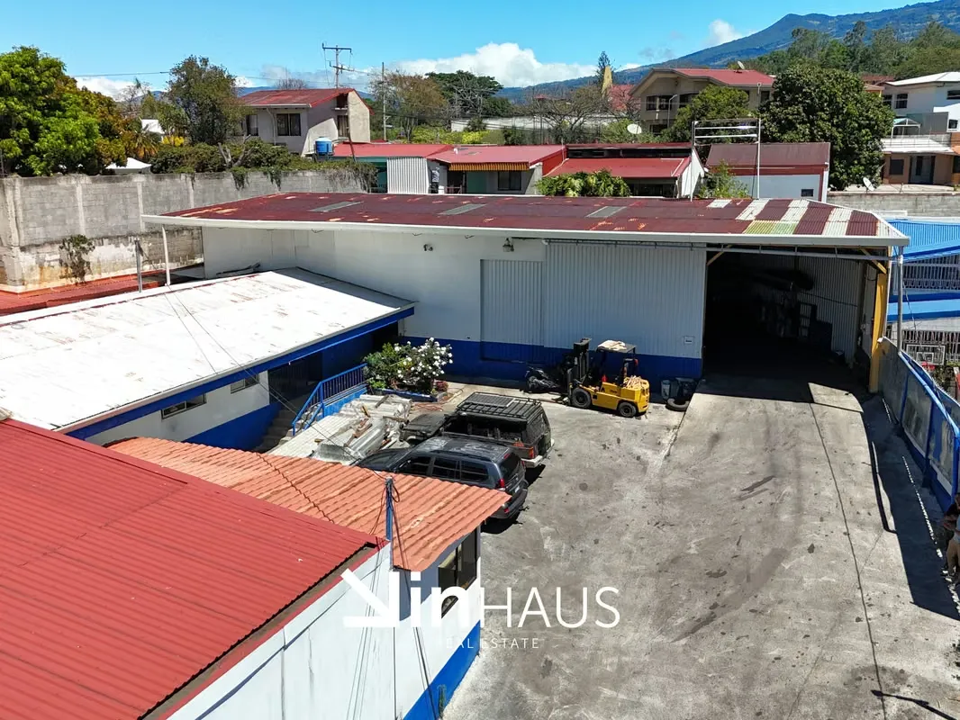 Venta de propiedad con bodega y oficinas en Barva de Heredia -EU