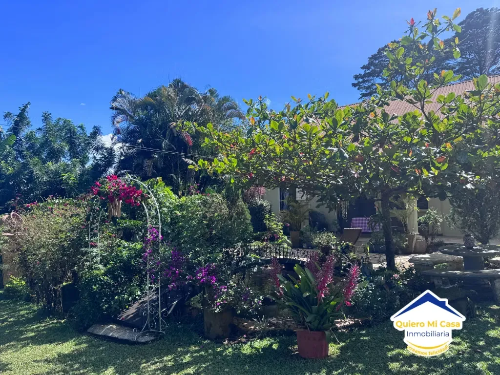 CASA CON AMPLIOS JARDINES EN VENTA EN DESAMPARADOS, SAN MIGUEL, HIGUITO,