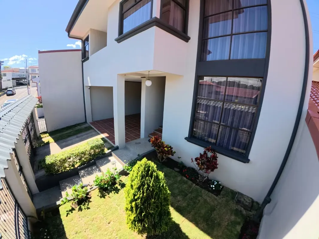 Casa en condominio en Moravia con acabados de lujo – 333 m², 3 habitaciones, 4 parqueo (JS 1322 20)