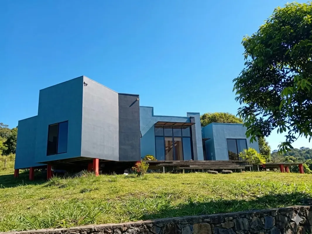 Venta de lujosa casa dentro de finca en Pérez Zeledón