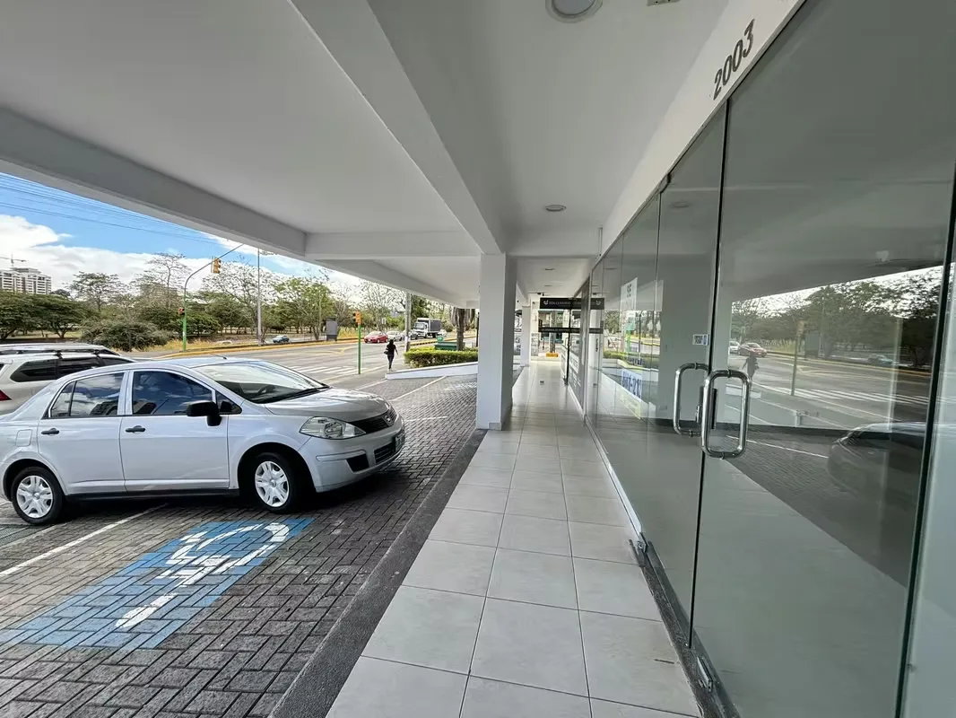 Local comercial Sabana Sur 100m2