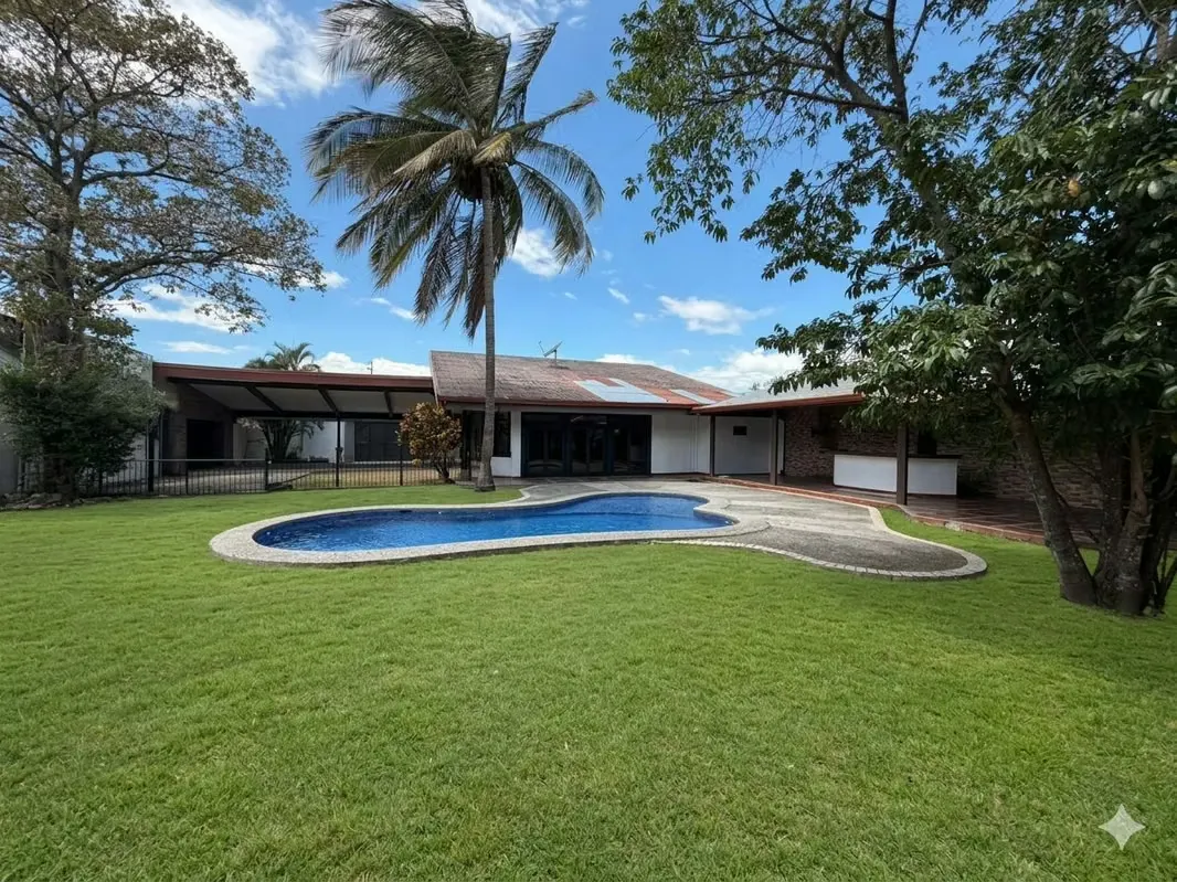 HOUSE FOR RENT – ONE-STORY HACIENDA STYLE HOME IN SANTA ANA