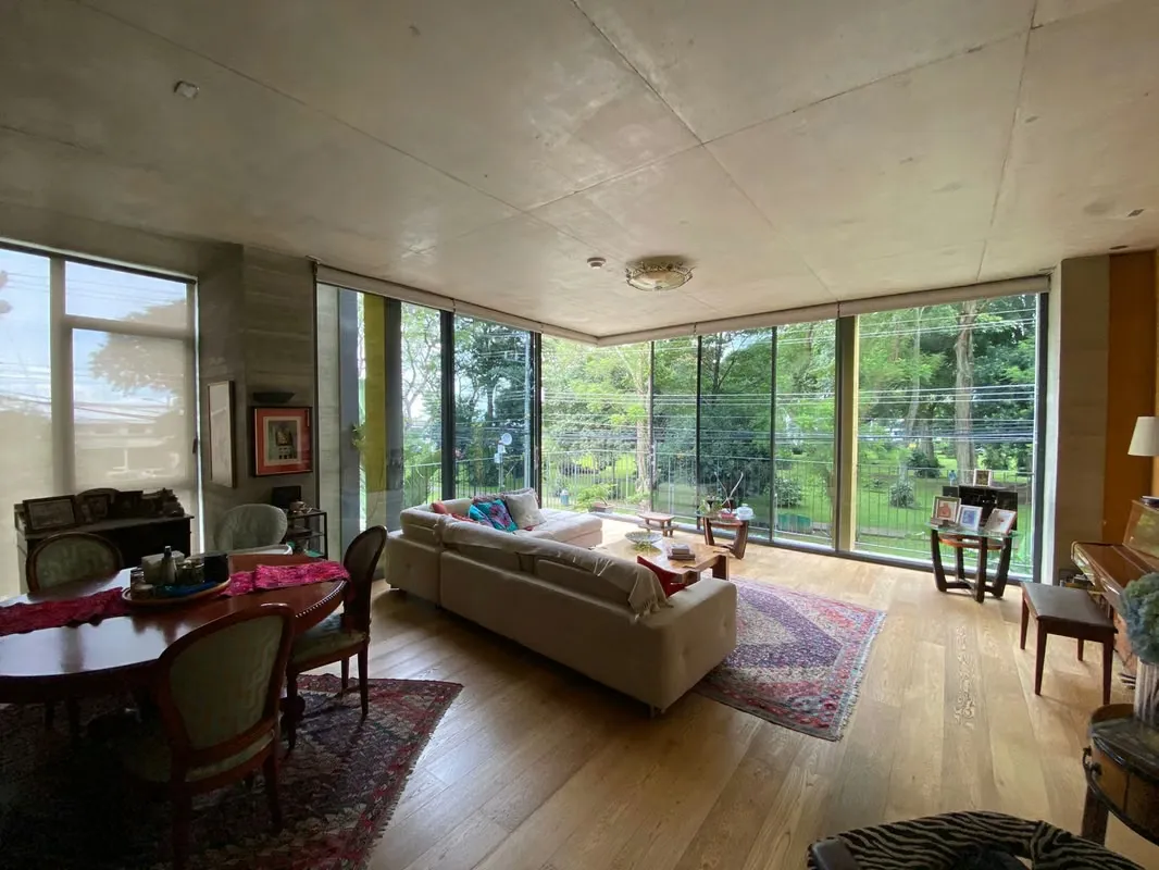 Apartment located on the second floor with the following features: