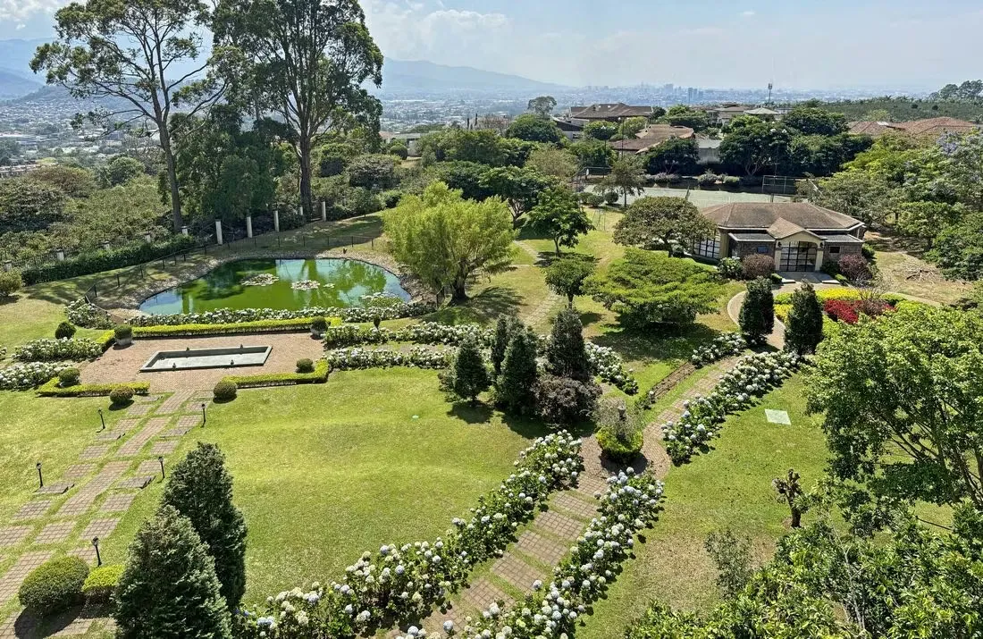 Apartamento de 370 m2 en Obra Gris, Vista, Torre El Olivar, Curridabat