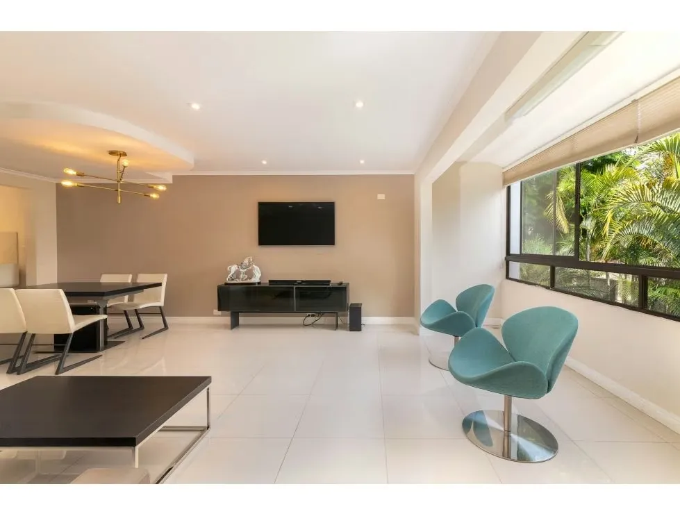 Venta de amplio Apartamento en Condominio Villas Jade Tibás