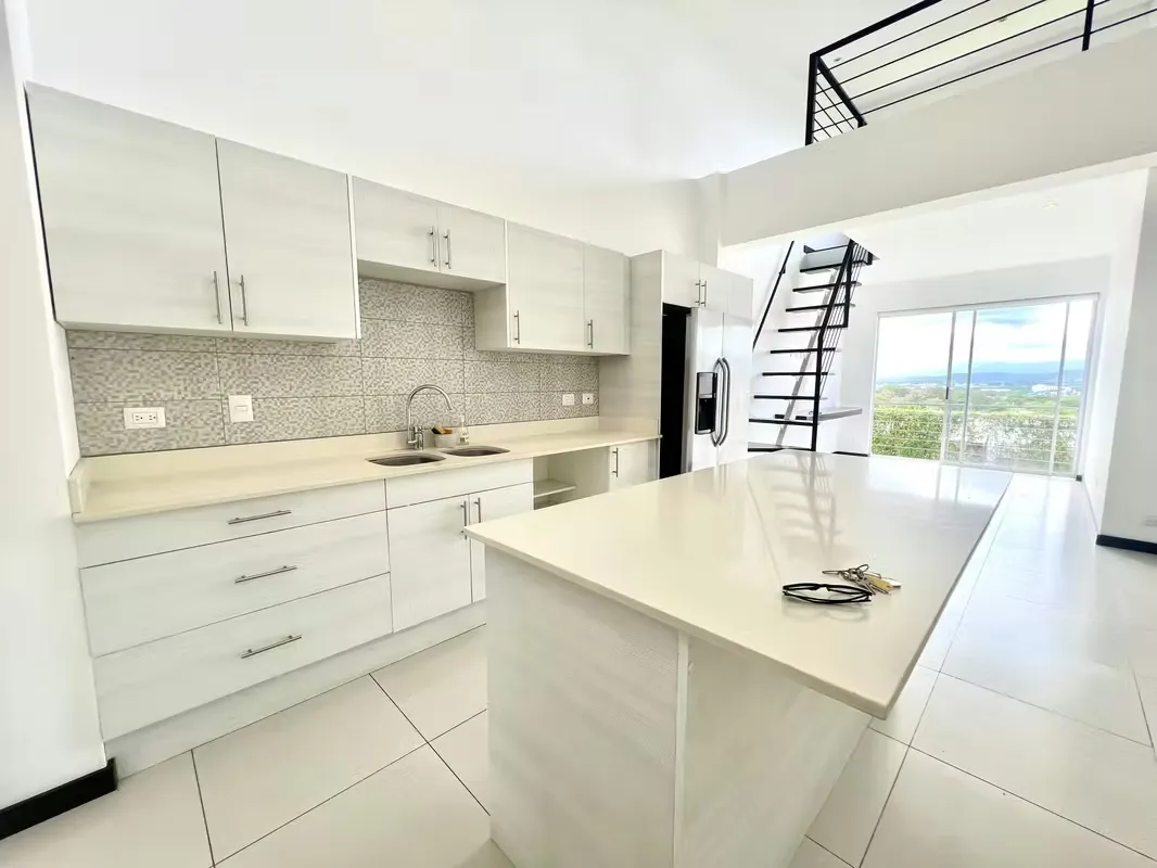 APTO PENTHOUSE 188M2 EN TORRE CON MAZZANINE EN SANTA ANA