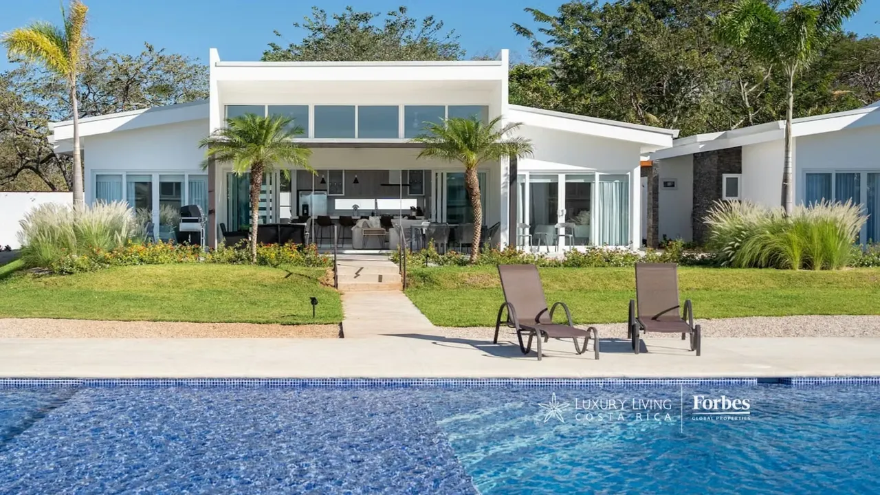 Located in the exclusive Enclave community, just 5 minutes from Playa Avellanas, this beautifully furnished home offers the perfect blend of comfort, privacy, and ...