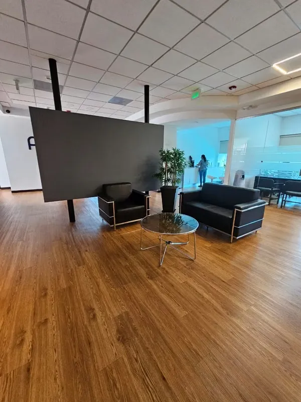 Amplias Oficinas en Escazú, lateral a Ruta 27