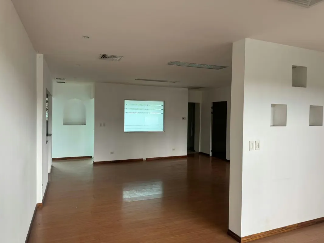 OFFICE OR COMMERCIAL SPACE IN SAN JOSE, LINDORA - 114 sq m