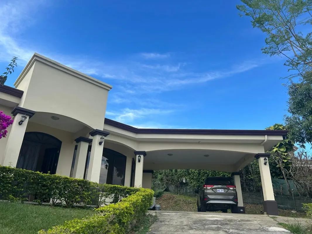 Alquiler de Casa;  Hacienda los Reyes, Guacima