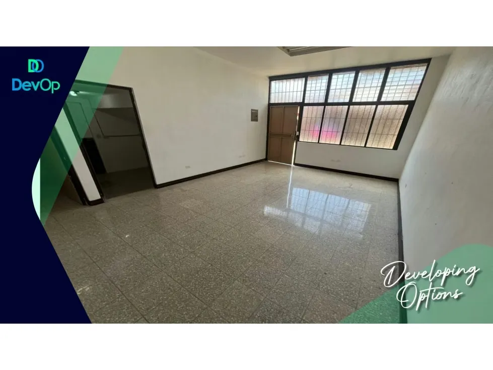 Ubicada en primera planta, dentro de un complejo de oficinas con acceso controlado mediante portón, esta ...