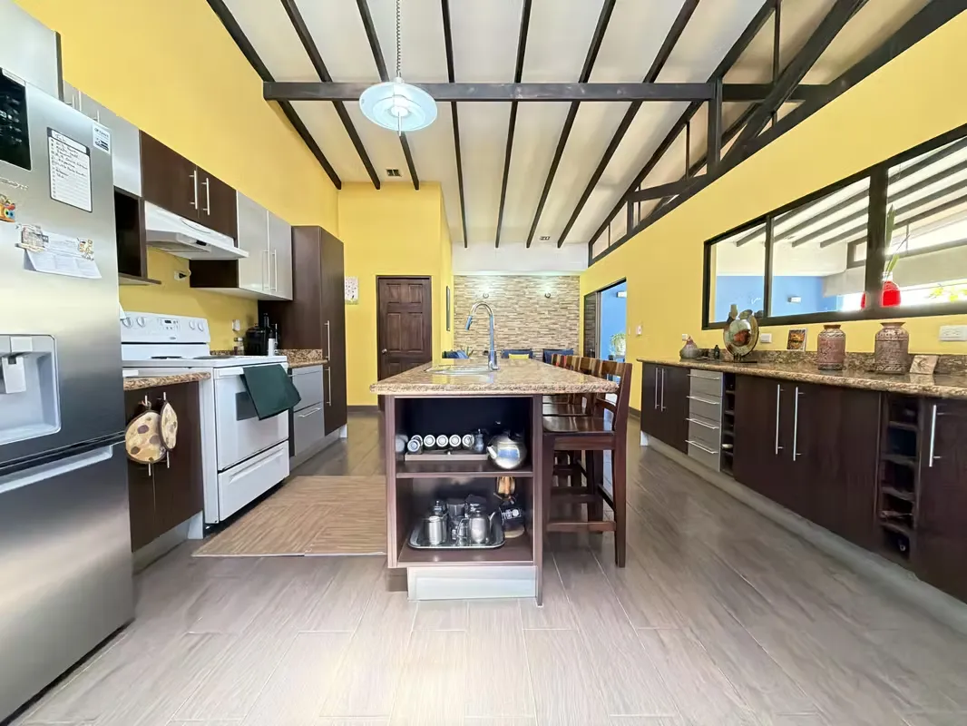 Casa en Venta de Una Planta en Residencial con Seguridad.