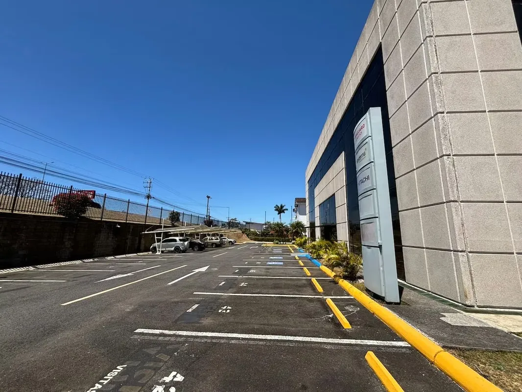 ALQUILER DE OFICINAS EN EDIFICIO CORPORATIVO - ESCAZÚ