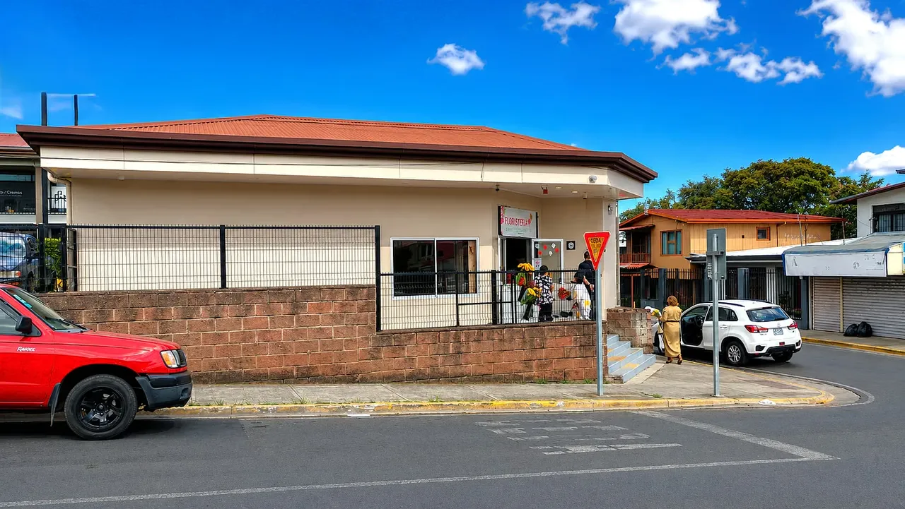 Local comercial en alquiler en Escazú centro con alta exposición (ref : 162)