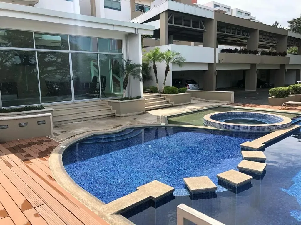 Se alquila moderno y acogedor apartamento completamente ...