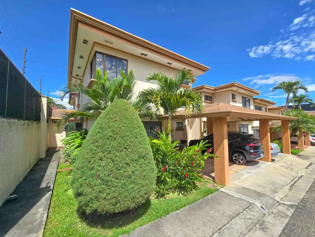 FOR SALE – Corner house in Exclusive 6-Unit Gated Community | Guachipelin, Escazu