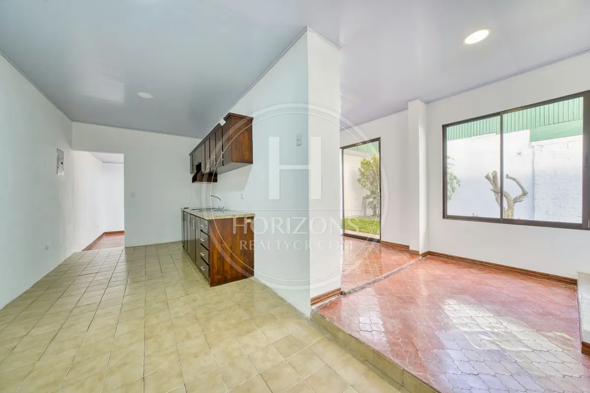 Rental House for Commercial Use 270 m ² in San Pedro 600 m from Universidad Latina noj1236jb