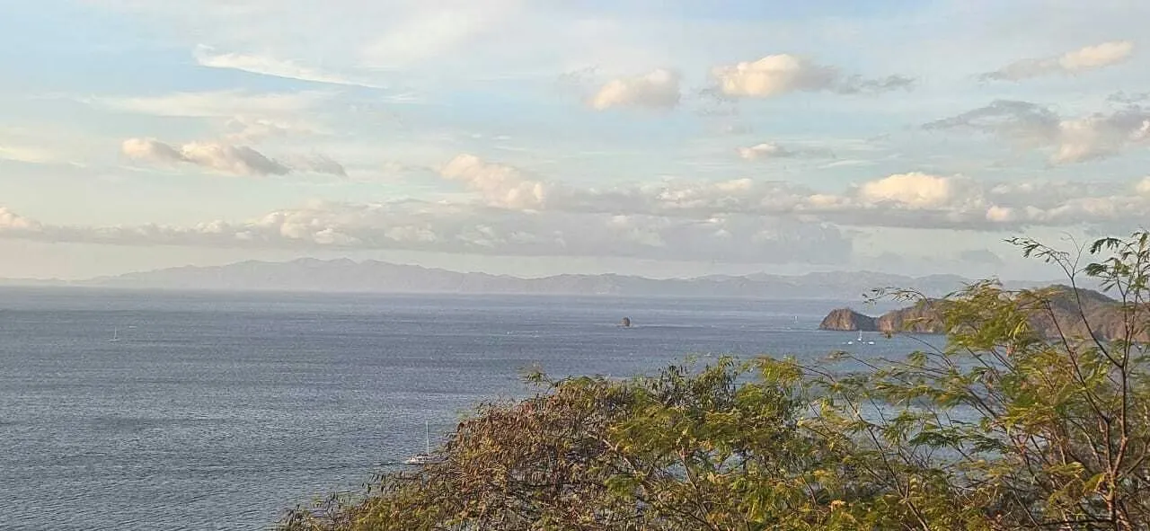 Discover this exceptional, flat-topped lot located in beautiful Playa Hermosa, Guanacaste. Ideal for your next project.
