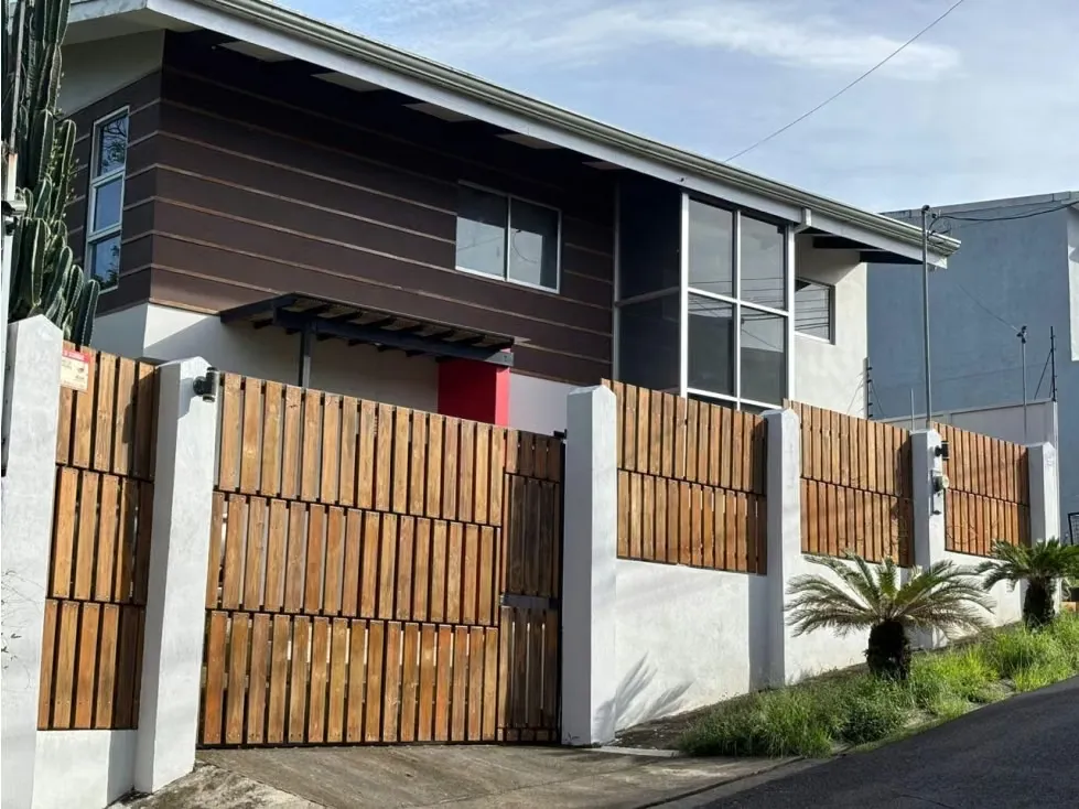 Modern Home for Sale in Santa Bárbara – Comfort, Style & Tranquility