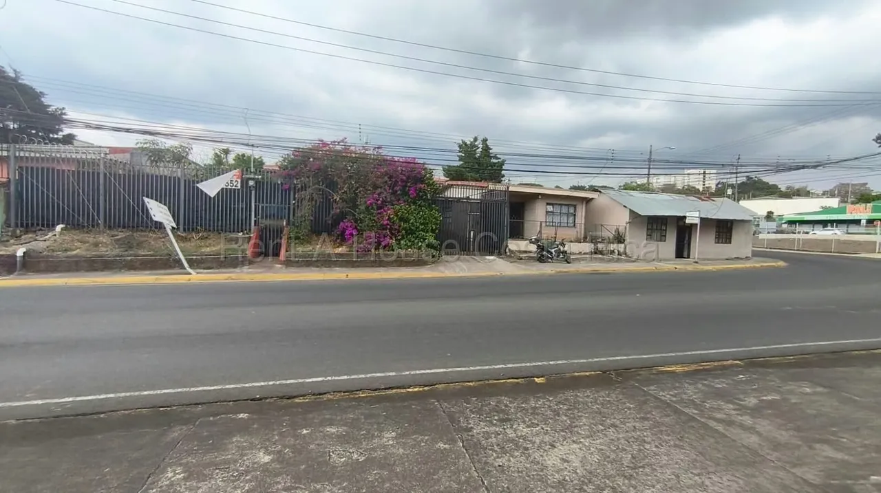 Lote premium con ingresos activos y alto potencial comercial #26-1727 GS