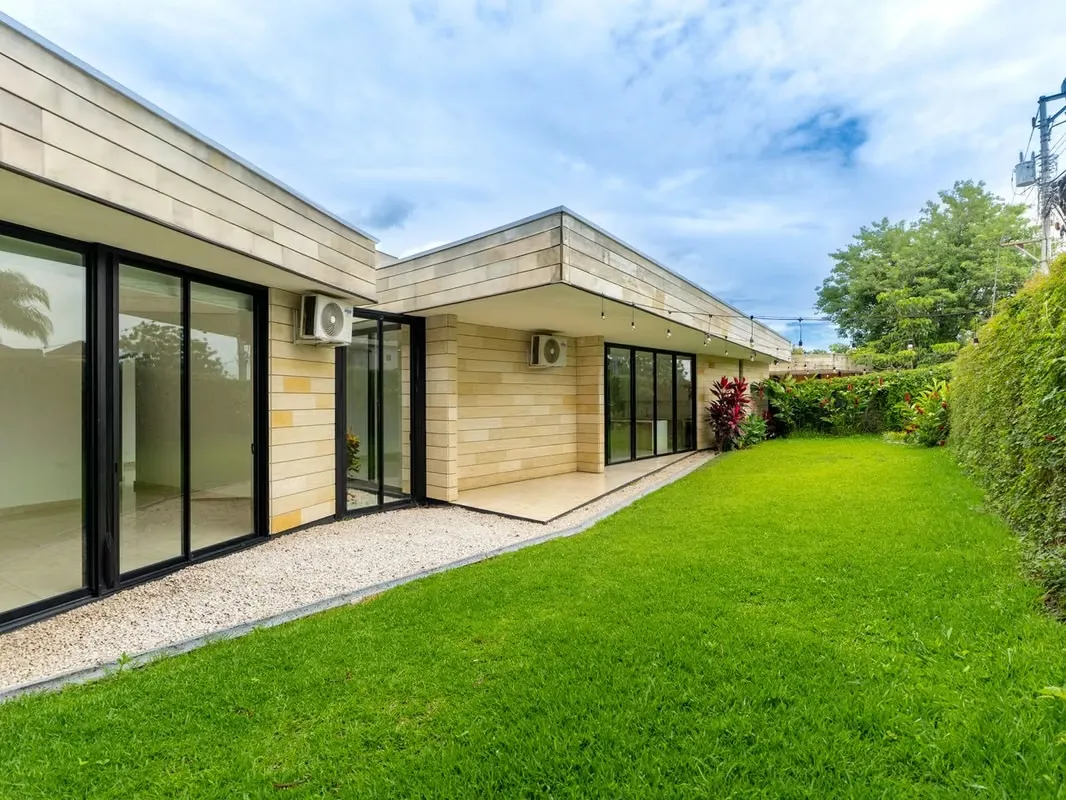 VENTA DE CASA EN VALLE DEL SOL DE 1 NIVEL PARA INVERSIÓN