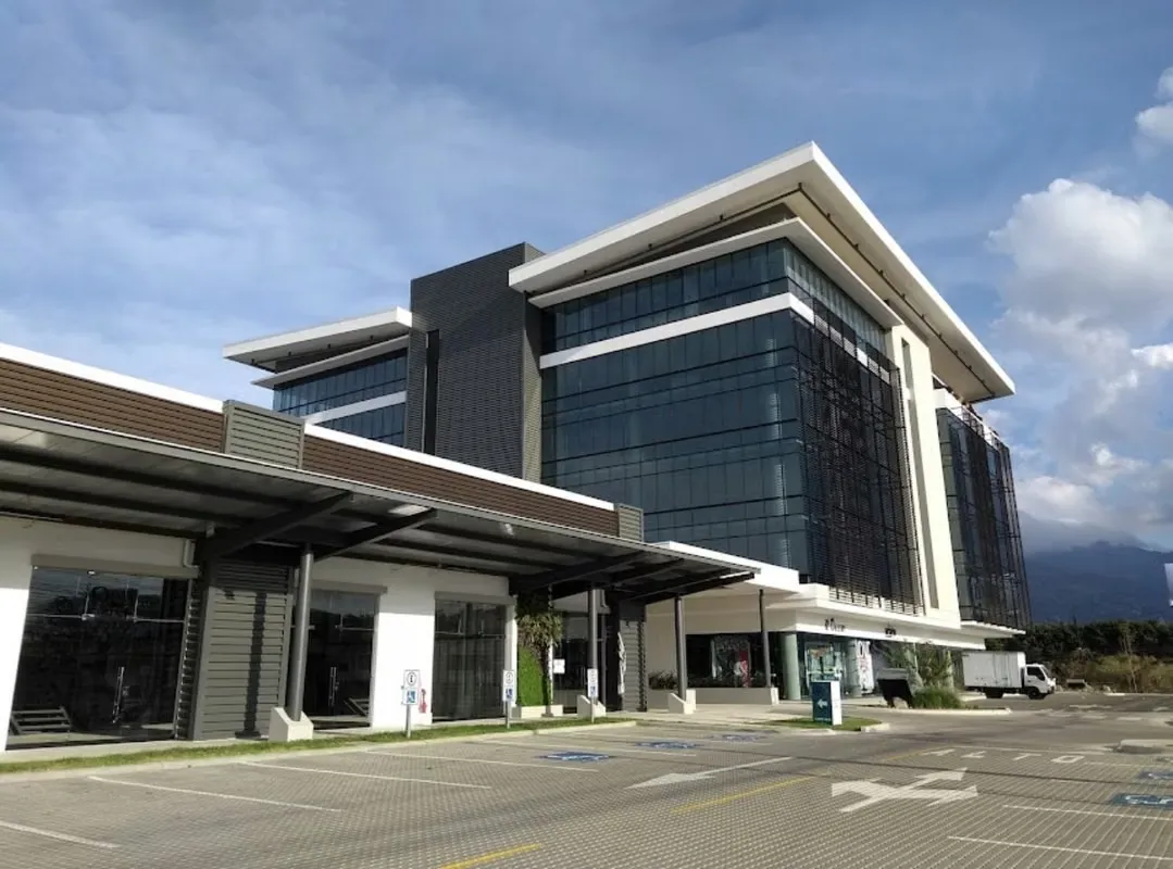 Alquiler de local comercial en Parque Empresarial Lindora - OPORTUNIDAD.