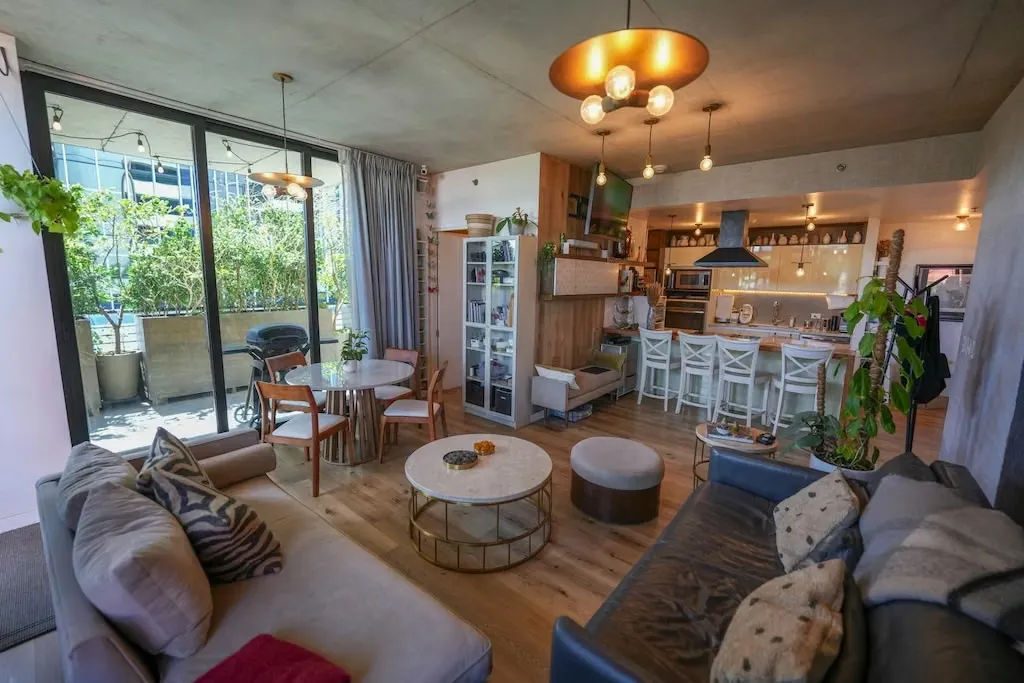 Escazú: Moderno Apartamento 1 hab con amplia terraza, impecable $299K