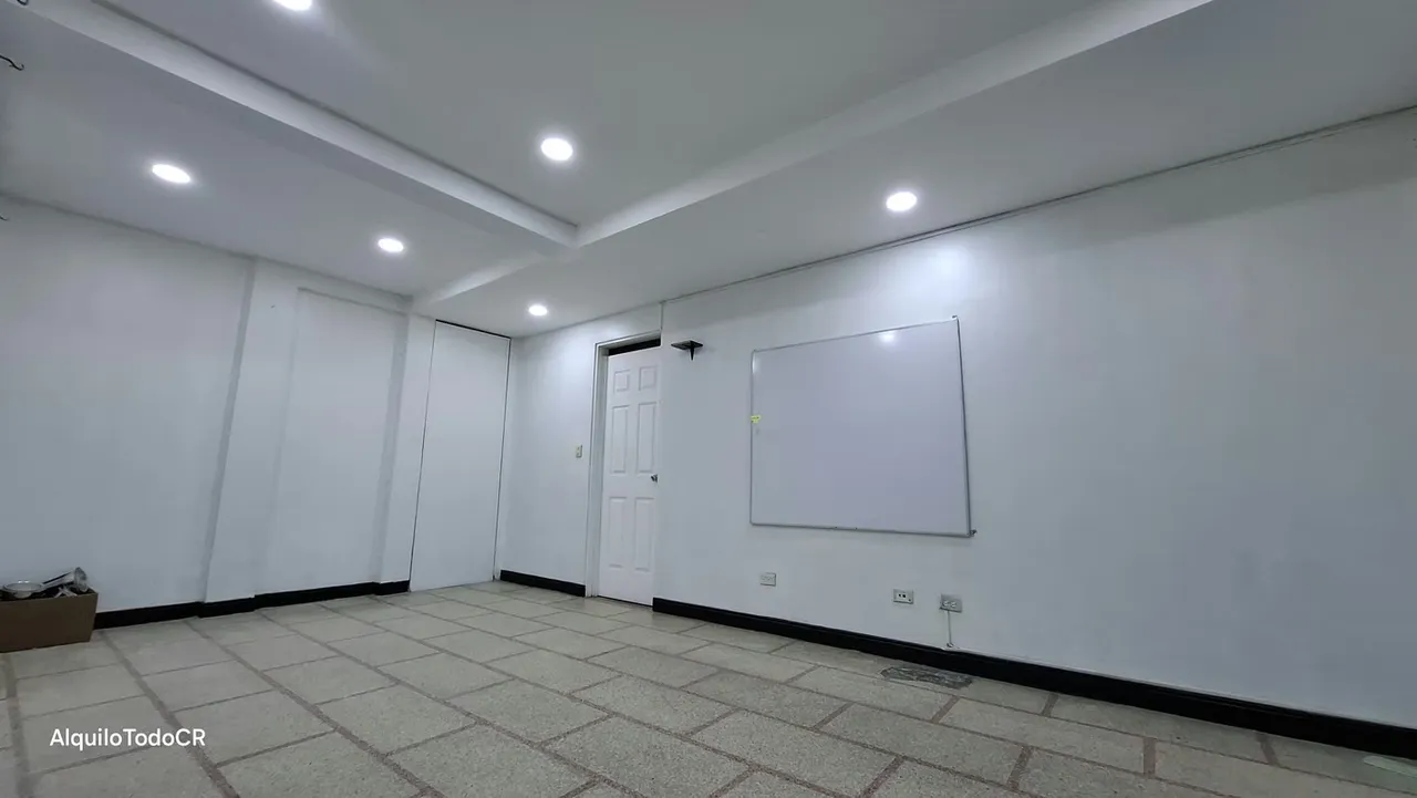 Ofi-Bodega 90m2 en Sabana Norte