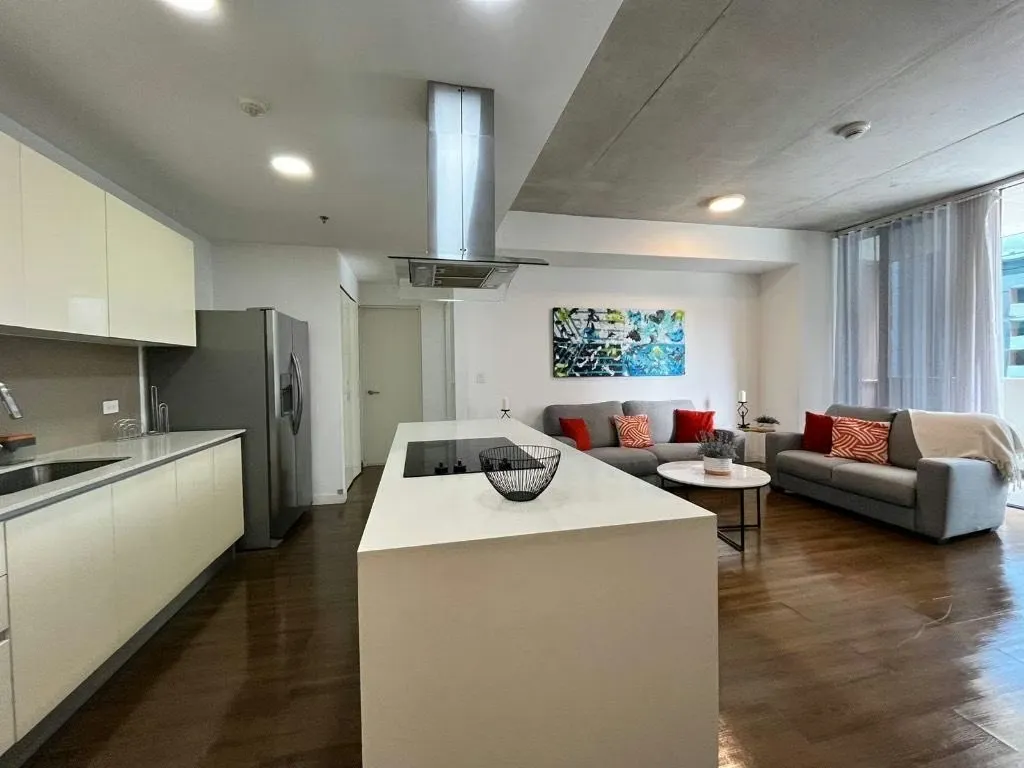 VENTA DE APARTAMENTO TOTALMENTE EQUIPADO EN ESCAZÚ VILLAGE
