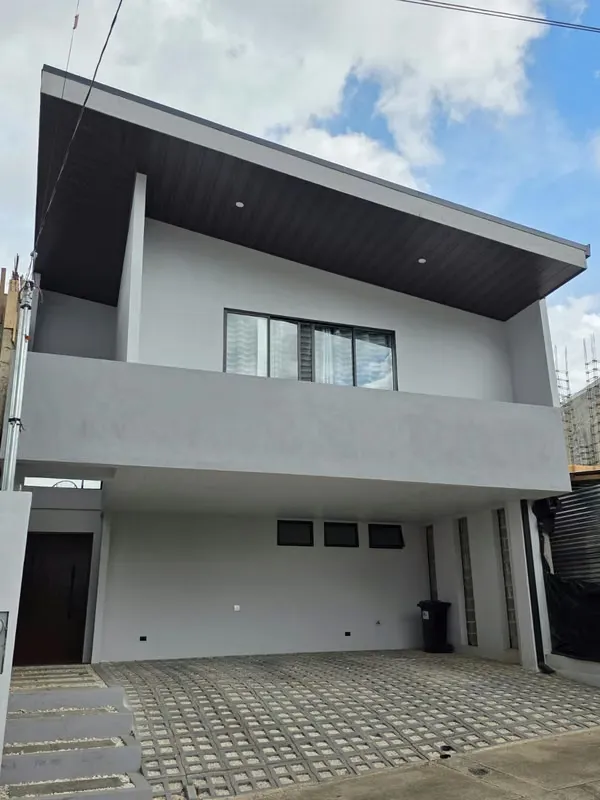 Se vende hermosa casa moderna en Condominio Distrito San Juan