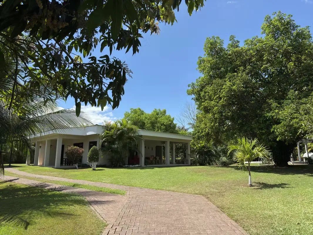 Se vende finca en Turrubares, San Jose, 5.000 m2 con casa, piscina y rancho.