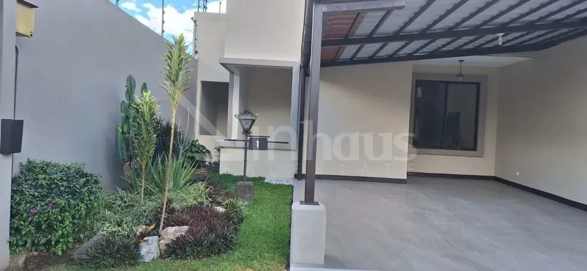 Venta de Casa en RENOVACION en Condominio, Mercedes, Heredia