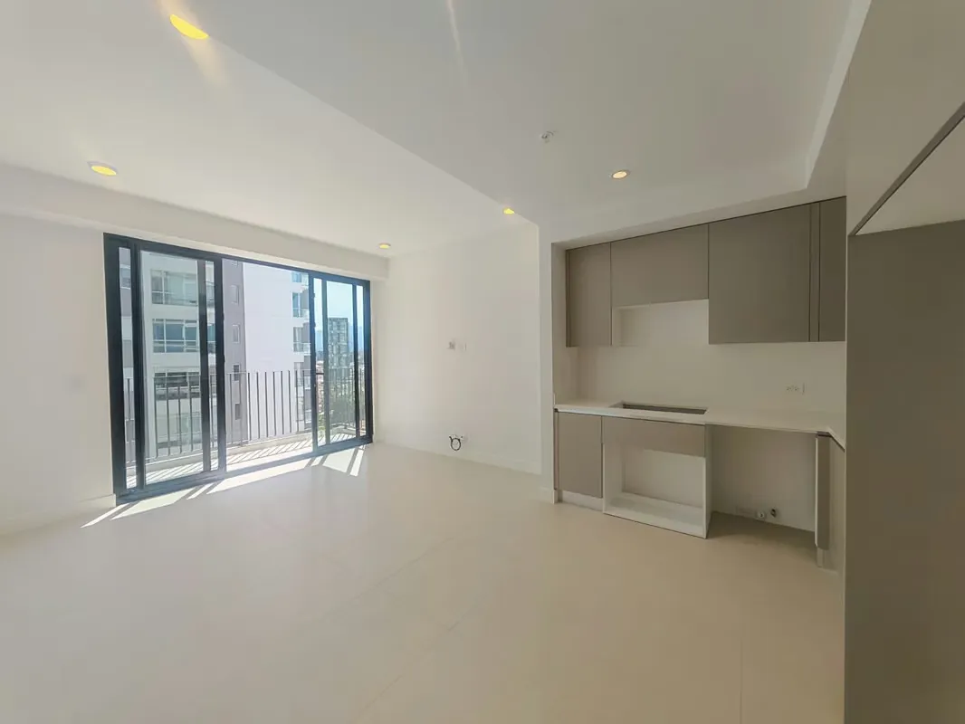 Brand new modern apartment located in the exclusive Torre Parkwood condominium, on the 10th floor. Enjoy excellent natural ...