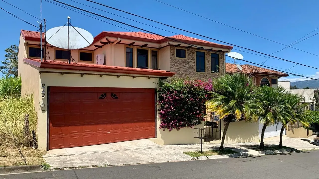 Venta de Casas Heredia Bosques de Doña Rosa Belén | 5 Habitaciones | Precio Rebajado