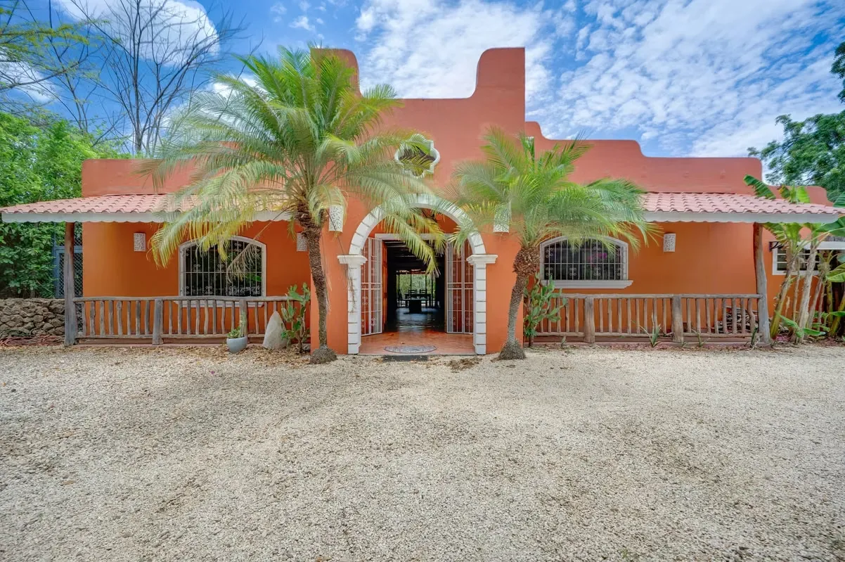 Propiedad con Casa + 2 Apartamentos | Ideal para Vivir e Invertir | Villarreal – Tamarindo