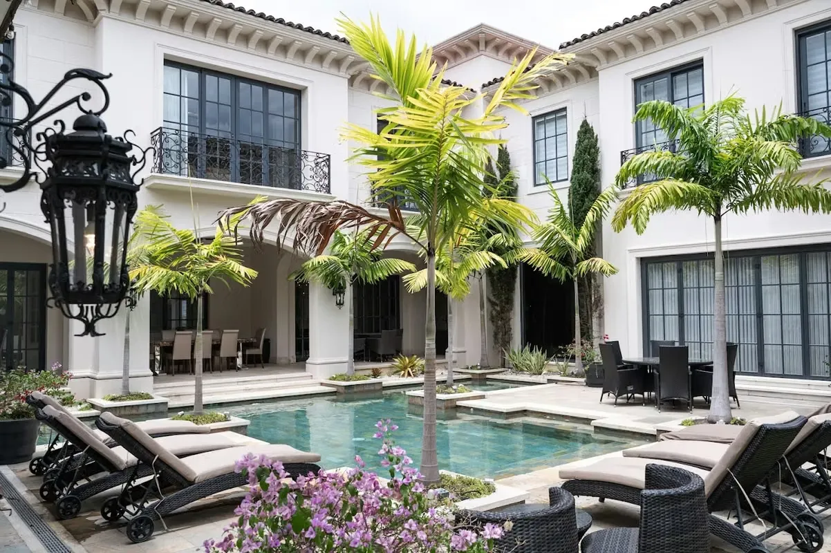 Mansión de Lujo con Piscina en Santa Ana - 930 m2