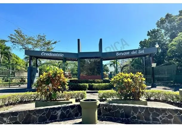 Precioso lote en Condominio Bosque del Sol