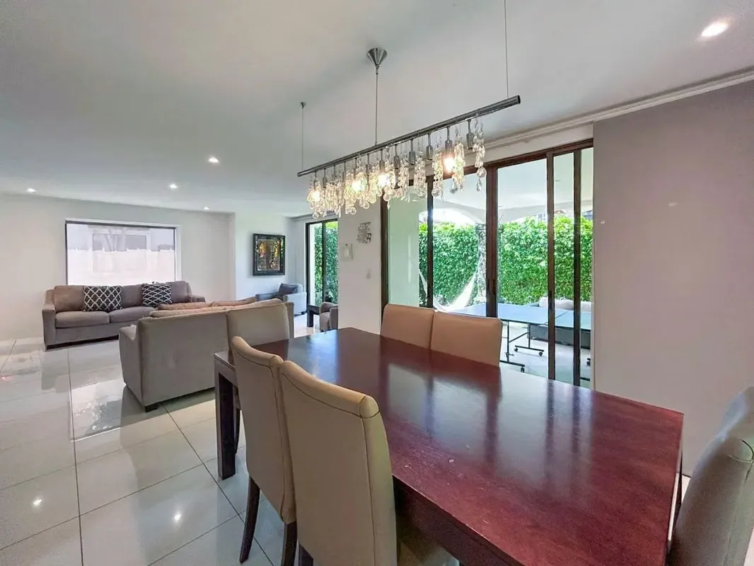 VENTA DE CASA EN CONDOMINIO VIA NOVA 4818