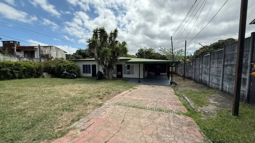Commercial property for sale, ideal for investment or the development of a business project, located in the Llorente de Tibás area.