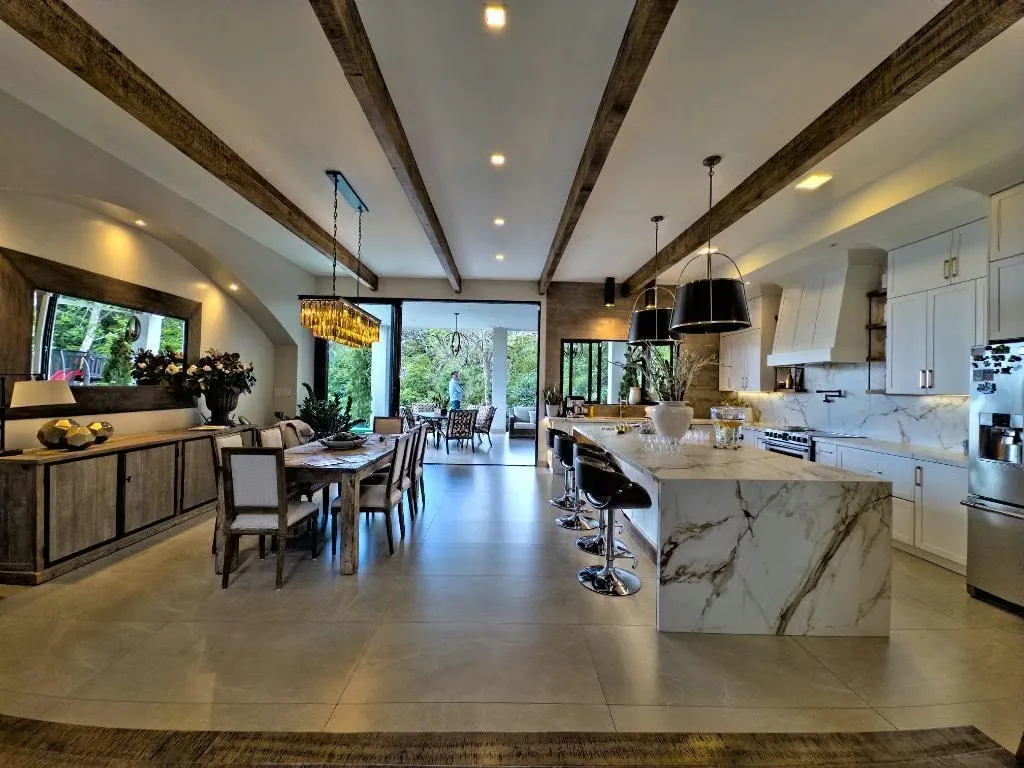 CASE SALE IN CONDOMINIO Contemporary Residence with Panoramic View in Las Sumbres