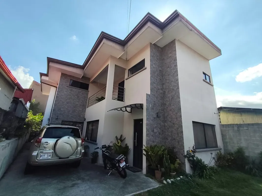 Residencia contemporánea y amplia, diseñada para un estilo de vida confortable - AP
