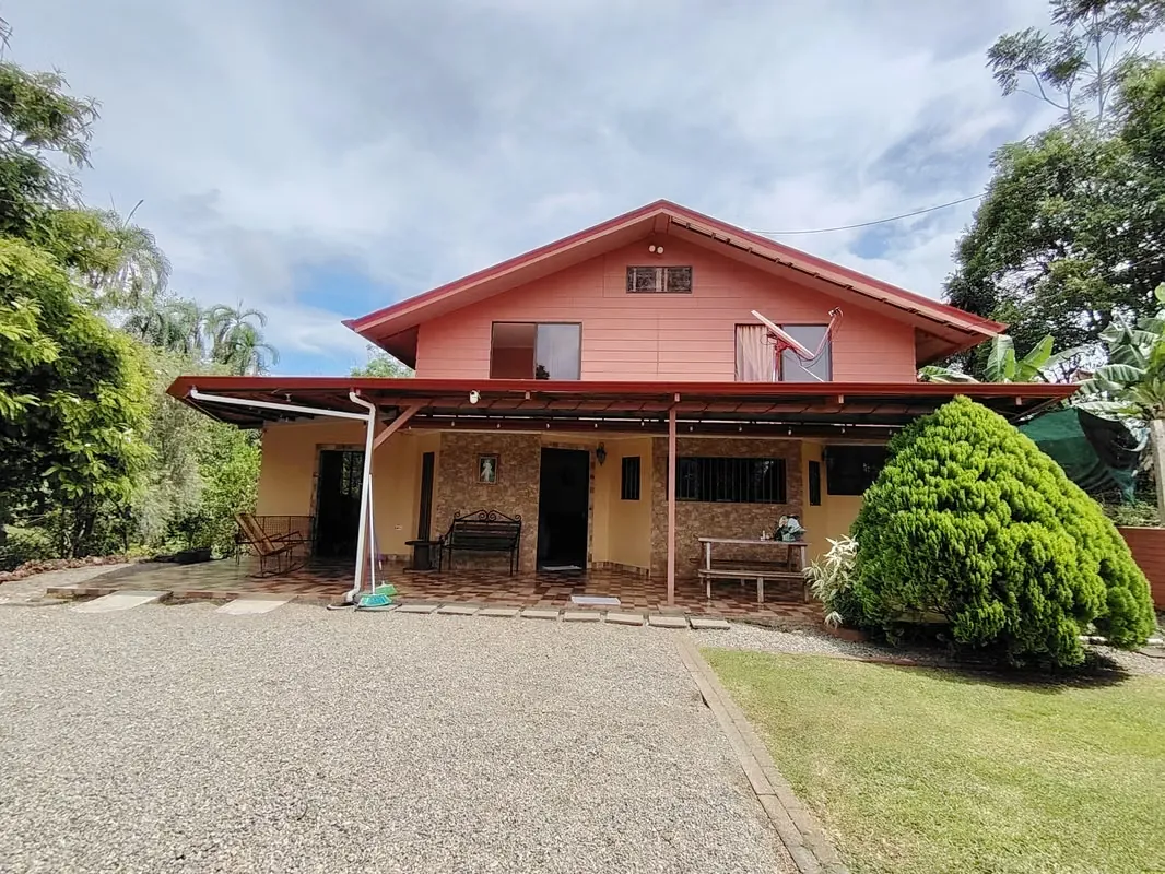 Venta de casa con terreno frutal en Cajón, Pérez Zeledón