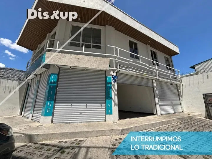 Commercial space for rent in a shopping plaza. High visibility. Desamparados