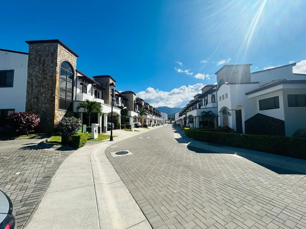 ALQUILER DE APARTAMENTO EN CONDOMINIO PROVIDENCIA CON LÍNEA BLANCA PARA ESTRENAR