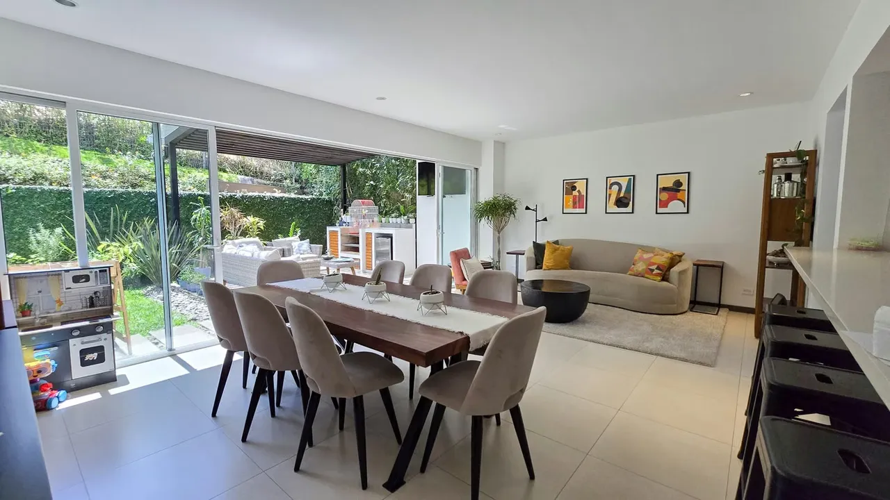Modern House for Rent with Spectacular Views in Escazú
