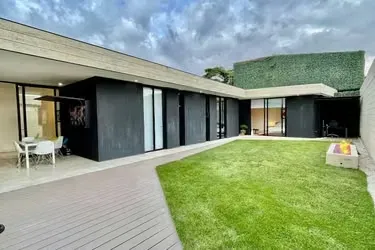 SANTA ANA LINDORA ESPECTACULAR CASA CON CUATRO DORMITORIOS
