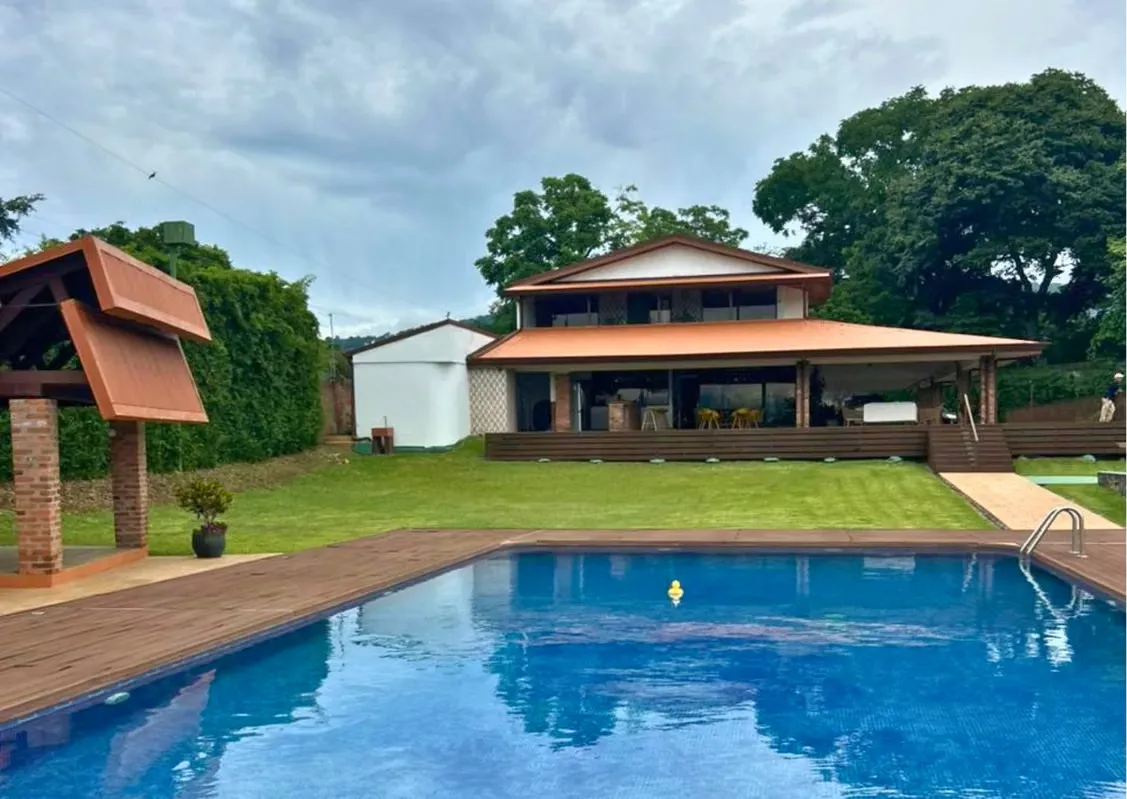 Villa Mango – Exclusiva Propiedad en Alquiler en Atenas