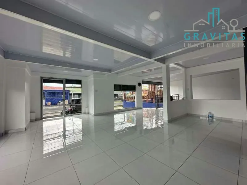 Alquiler de casa en San Pedro | USO COMERCIAL | 5 parqueos | F 568