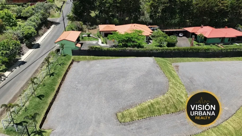 951m2 lot ready to build on in San Josecito, San Isidro de Heredia. Surrounded by lush vegetation, this area boasts a cool climate and is nestled among luxury homes. Located ...